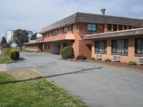  Canberra Lyneham Motor Inn  Канберра